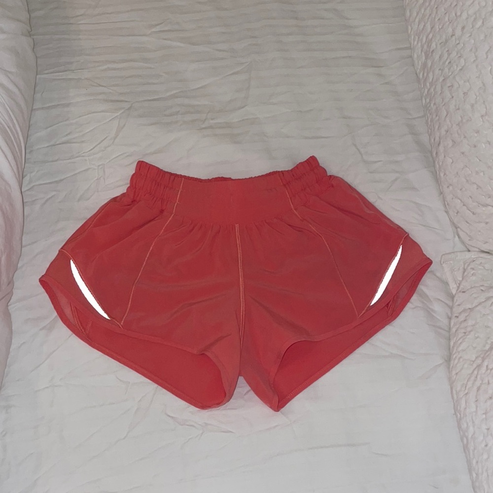 Lululemon Hotty Hot Shorts 2.5 Raspberry Cream